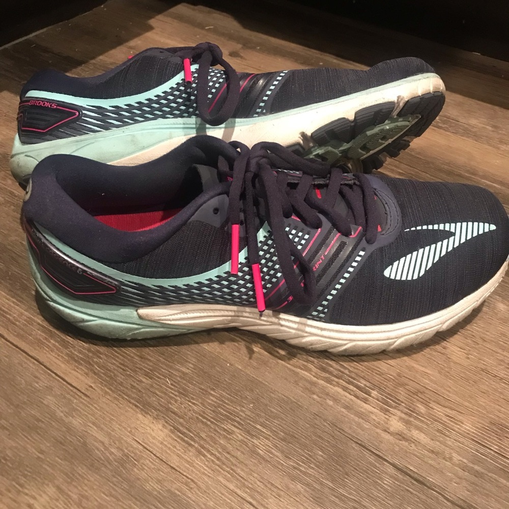 Size 9 - Brooks running shoes